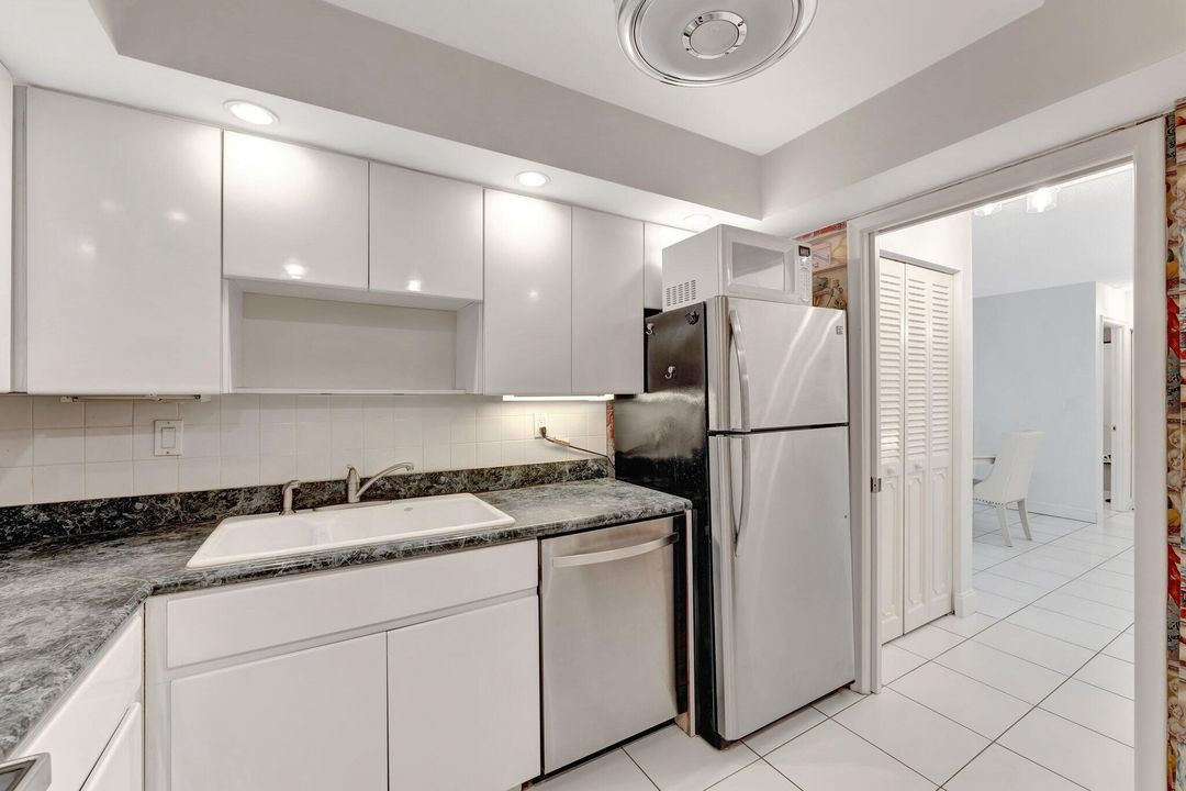 For Sale: $460,000 (1 beds, 1 baths, 900 Square Feet)