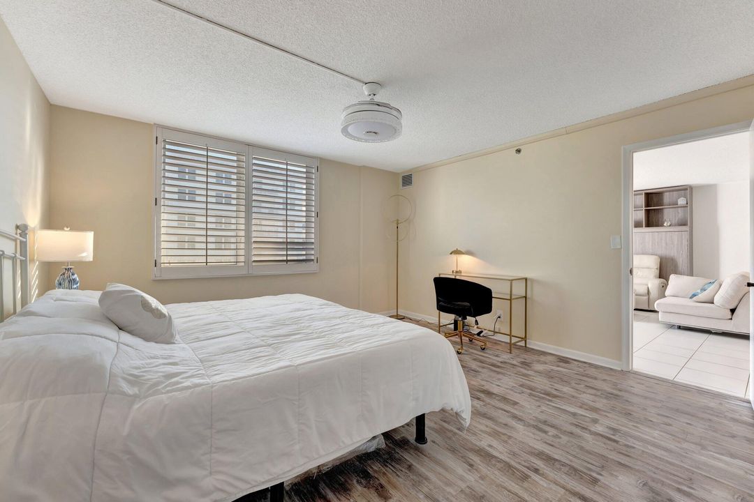 For Sale: $460,000 (1 beds, 1 baths, 900 Square Feet)