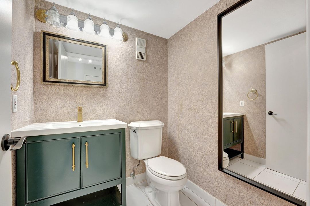 For Sale: $460,000 (1 beds, 1 baths, 900 Square Feet)