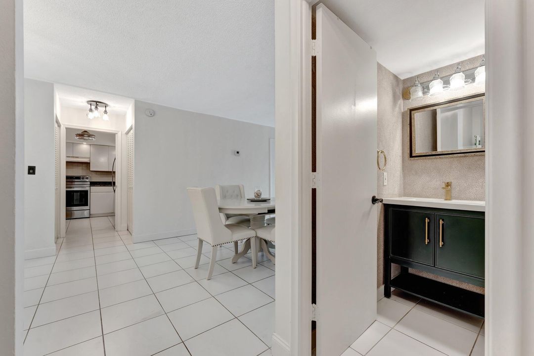 For Sale: $460,000 (1 beds, 1 baths, 900 Square Feet)