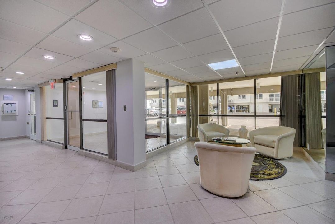 For Sale: $460,000 (1 beds, 1 baths, 900 Square Feet)