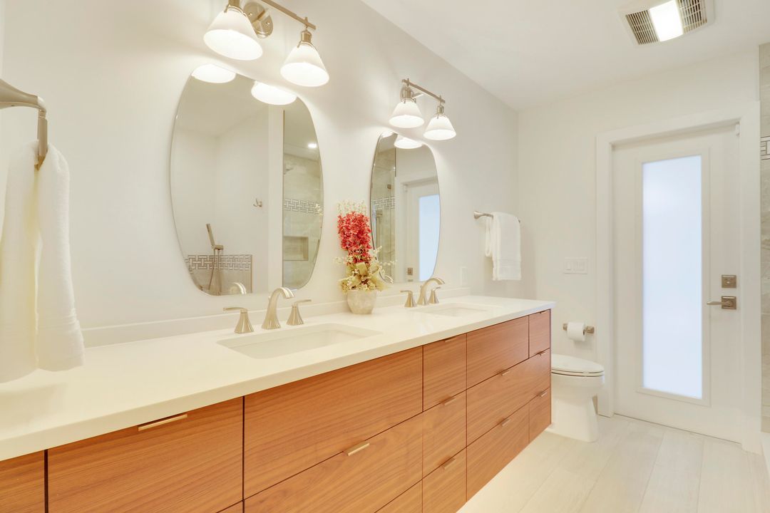 For Sale: $2,299,000 (4 beds, 2 baths, 2545 Square Feet)