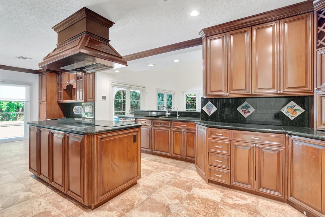 待售: $2,100,000 (6 贝兹, 6 浴室, 5958 平方英尺)