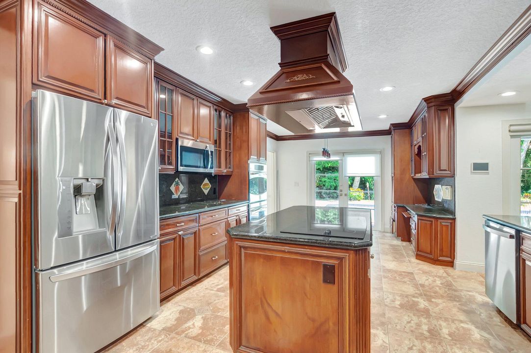 待售: $2,100,000 (6 贝兹, 6 浴室, 5958 平方英尺)