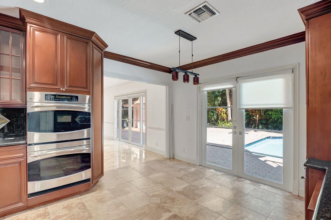 待售: $2,100,000 (6 贝兹, 6 浴室, 5958 平方英尺)