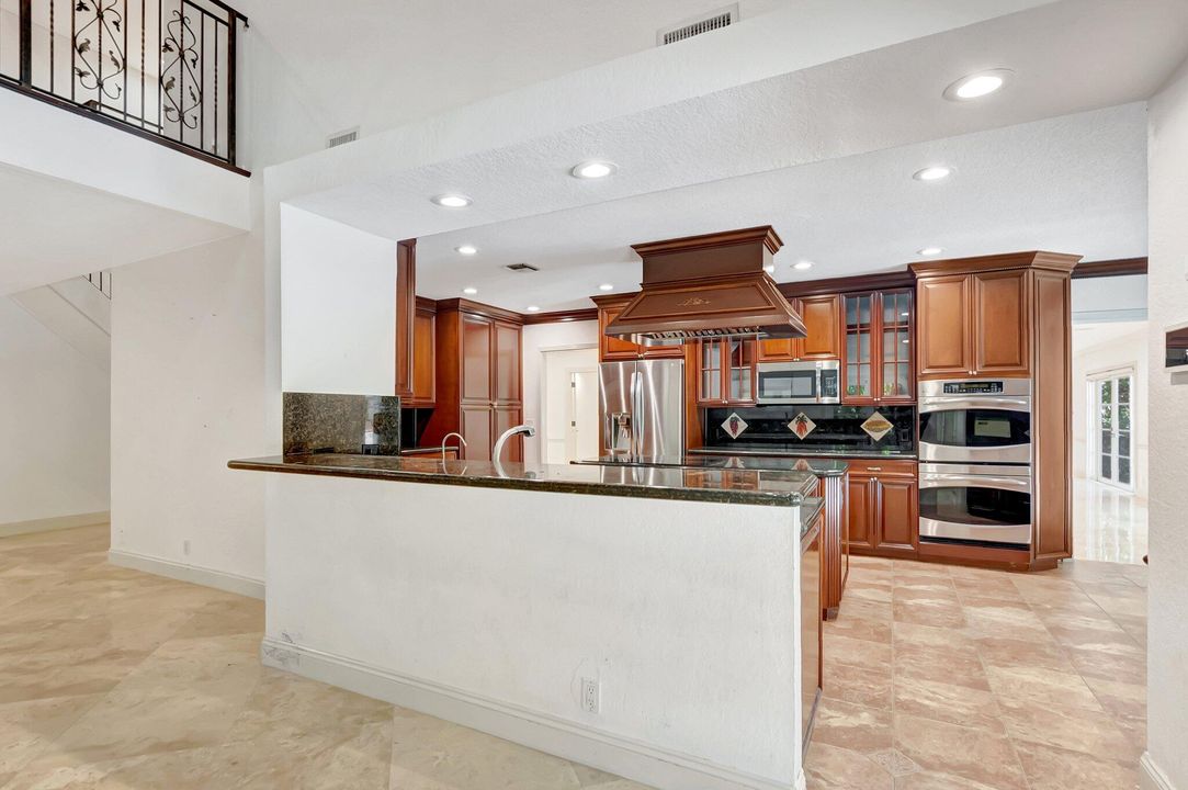 待售: $2,100,000 (6 贝兹, 6 浴室, 5958 平方英尺)