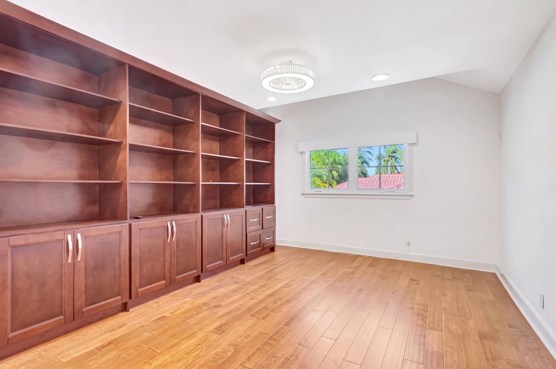 待售: $2,100,000 (6 贝兹, 6 浴室, 5958 平方英尺)