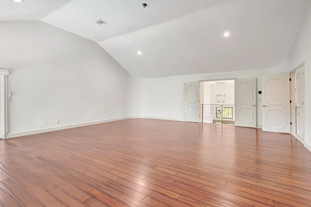 待售: $2,100,000 (6 贝兹, 6 浴室, 5958 平方英尺)