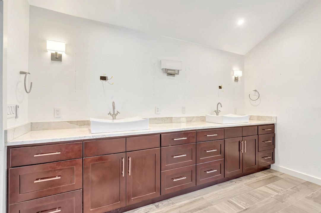 待售: $2,100,000 (6 贝兹, 6 浴室, 5958 平方英尺)