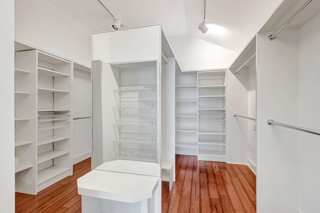 待售: $2,100,000 (6 贝兹, 6 浴室, 5958 平方英尺)