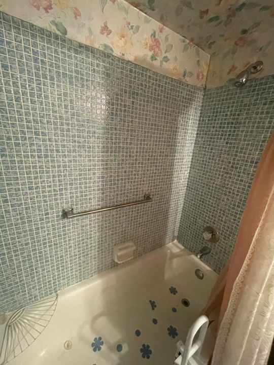 待售: $70,000 (1 贝兹, 1 浴室, 700 平方英尺)