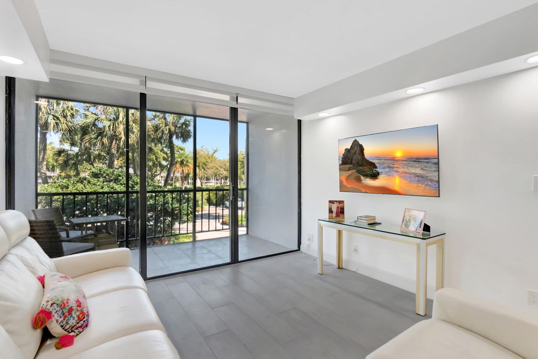 Recently Rented: $4,500 (2 beds, 2 baths, 1054 Square Feet)