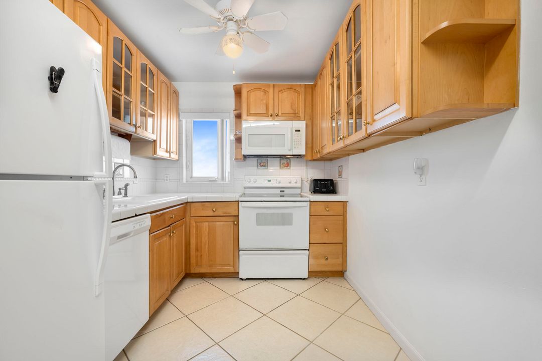 For Sale: $499,000 (2 beds, 2 baths, 1100 Square Feet)