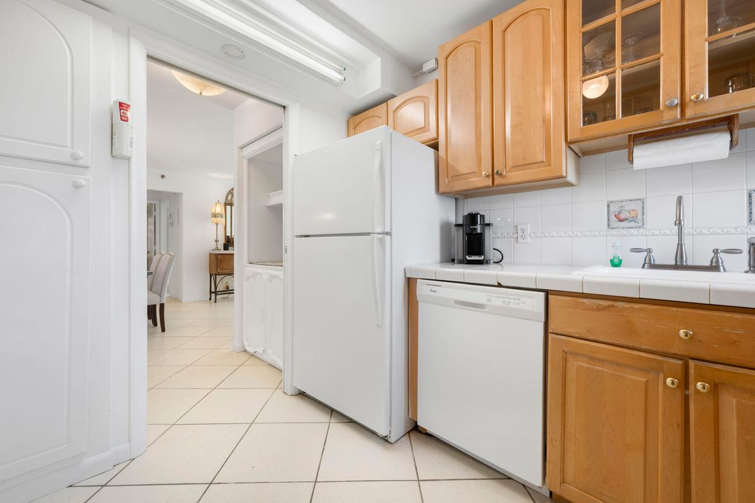 For Sale: $499,000 (2 beds, 2 baths, 1100 Square Feet)