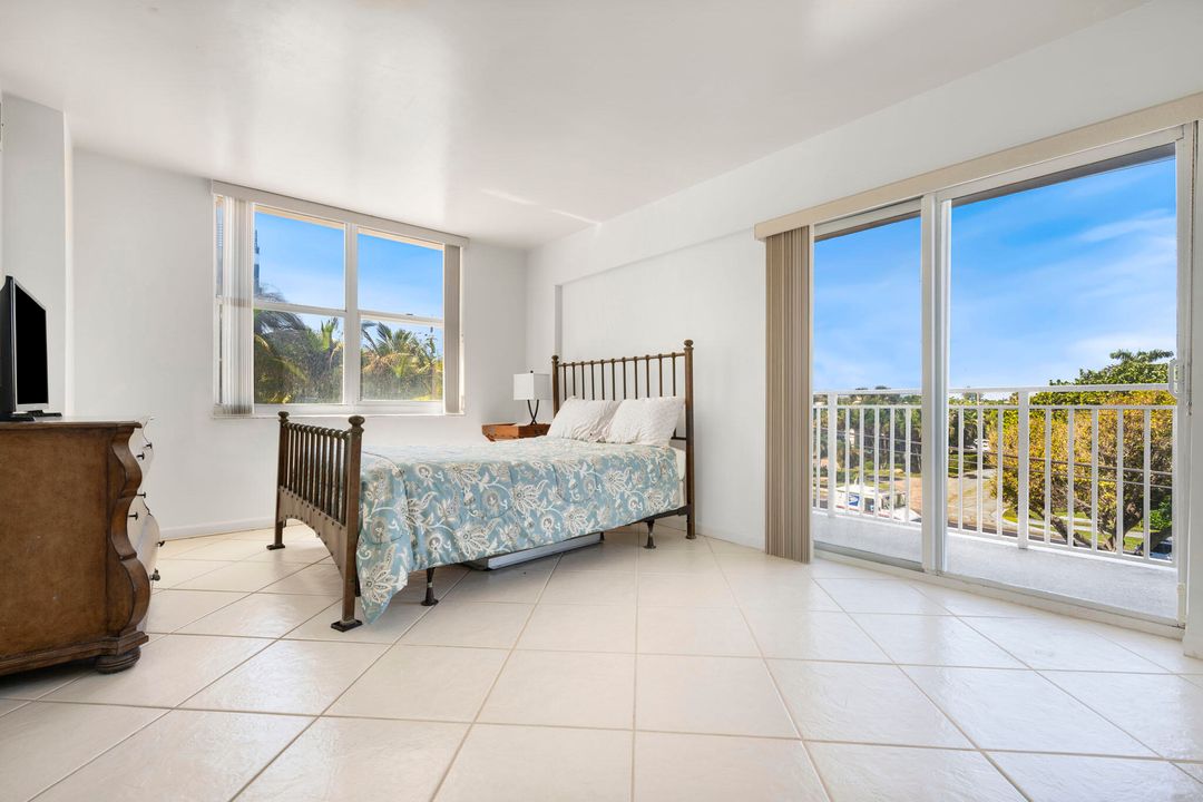 For Sale: $499,000 (2 beds, 2 baths, 1100 Square Feet)