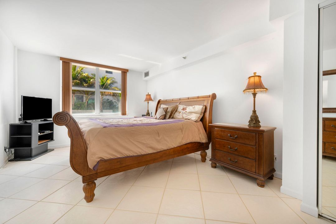 For Sale: $499,000 (2 beds, 2 baths, 1100 Square Feet)