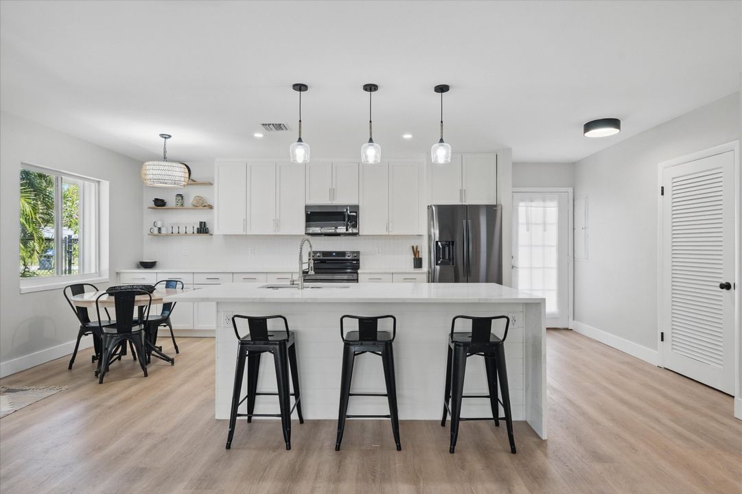 Недавно продано: $525,000 (2 спален, 2 ванн, 1296 Квадратных фут)