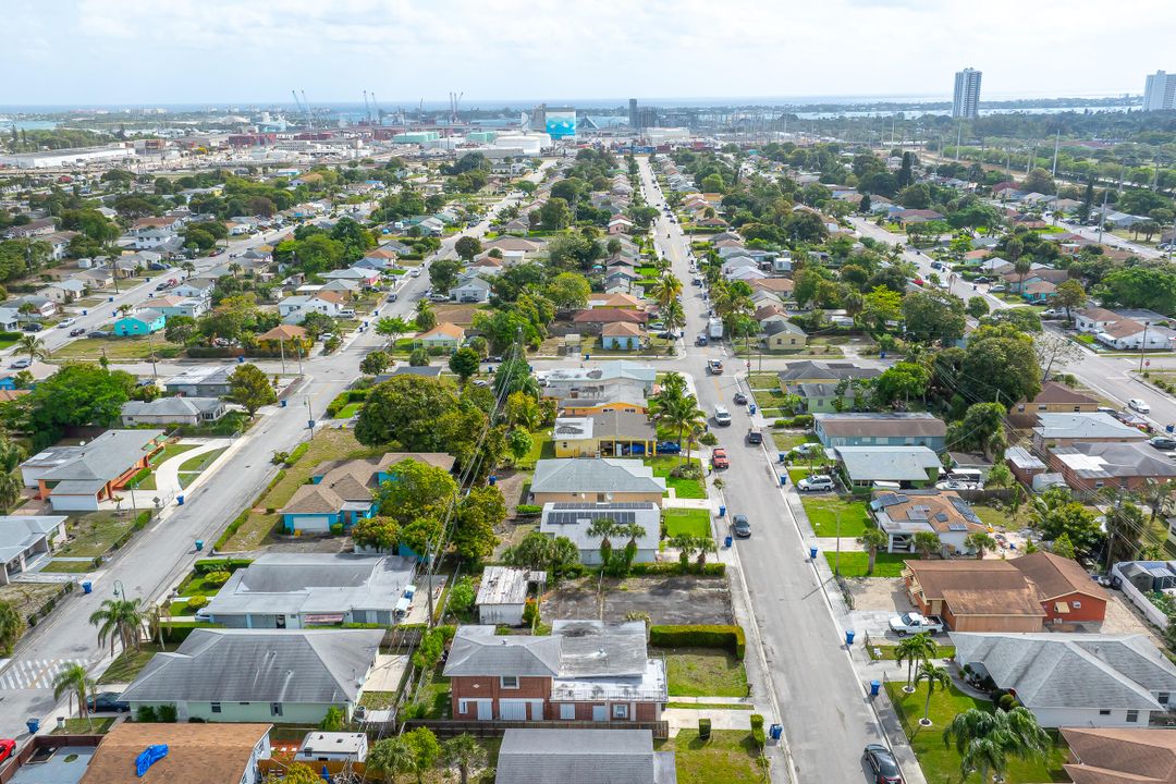 Active With Contract: $100,000 (0 beds, 0 baths, 0 Square Feet)