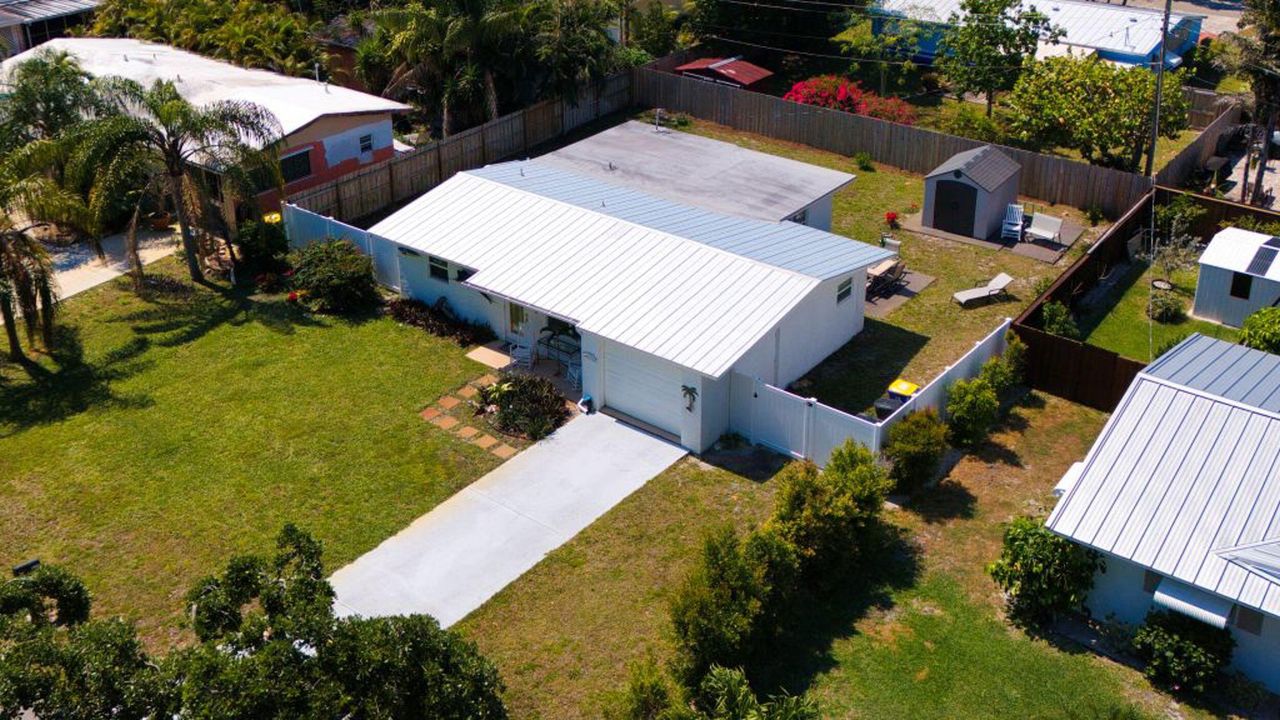 Недавно продано: $399,900 (3 спален, 2 ванн, 1203 Квадратных фут)