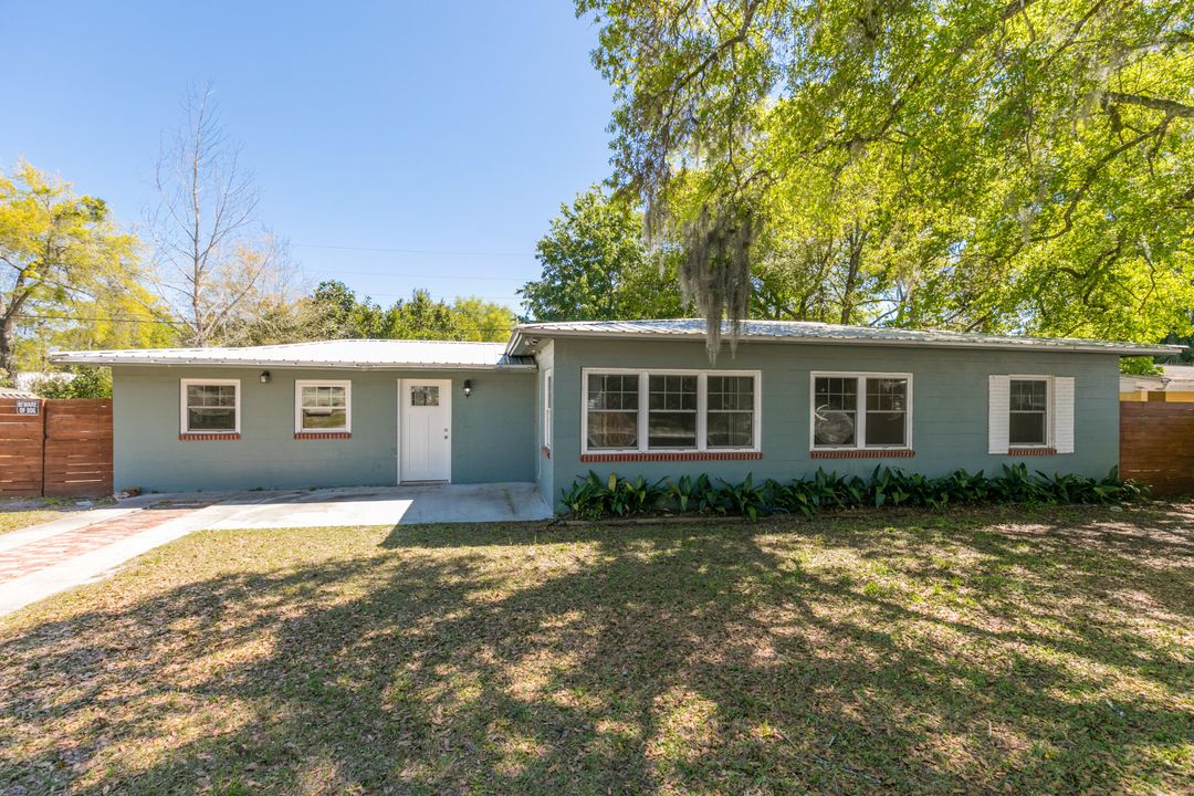 Недавно продано: $220,000 (4 спален, 2 ванн, 1332 Квадратных фут)