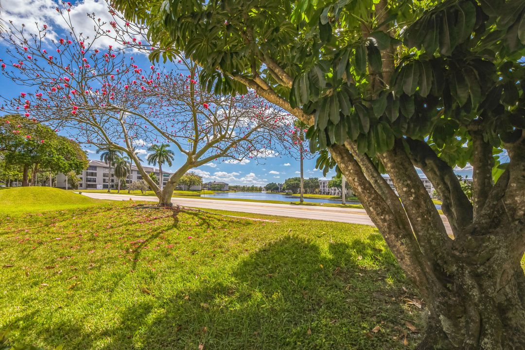 Active With Contract: $149,900 (2 beds, 2 baths, 1000 Square Feet)