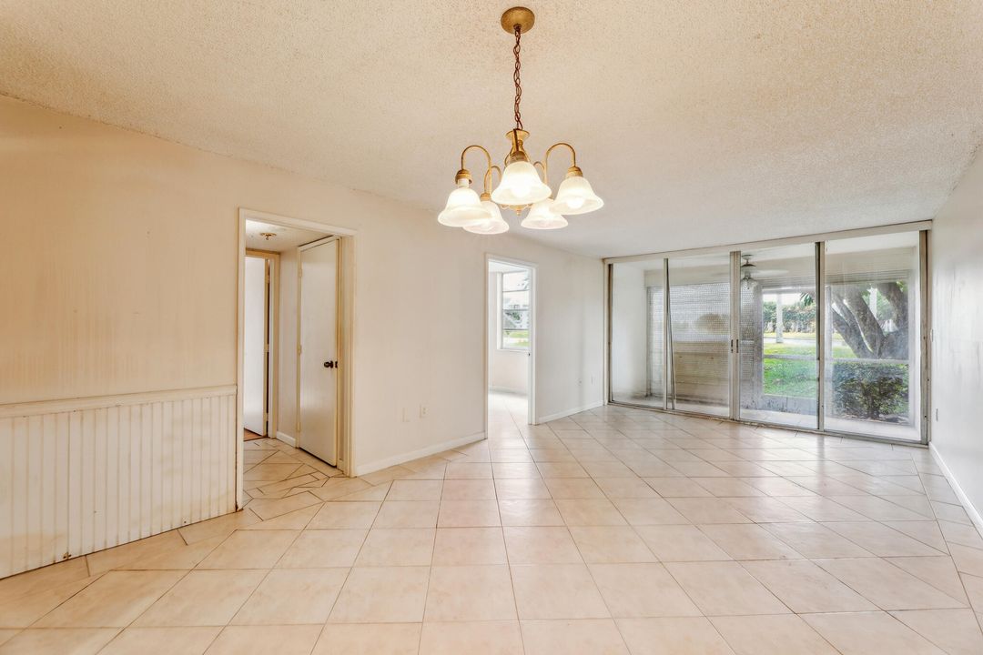 Active With Contract: $149,900 (2 beds, 2 baths, 1000 Square Feet)