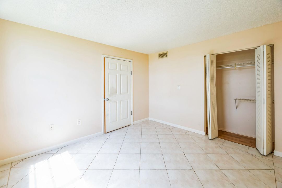 Active With Contract: $149,900 (2 beds, 2 baths, 1000 Square Feet)