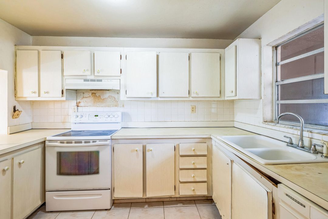 Active With Contract: $149,900 (2 beds, 2 baths, 1000 Square Feet)