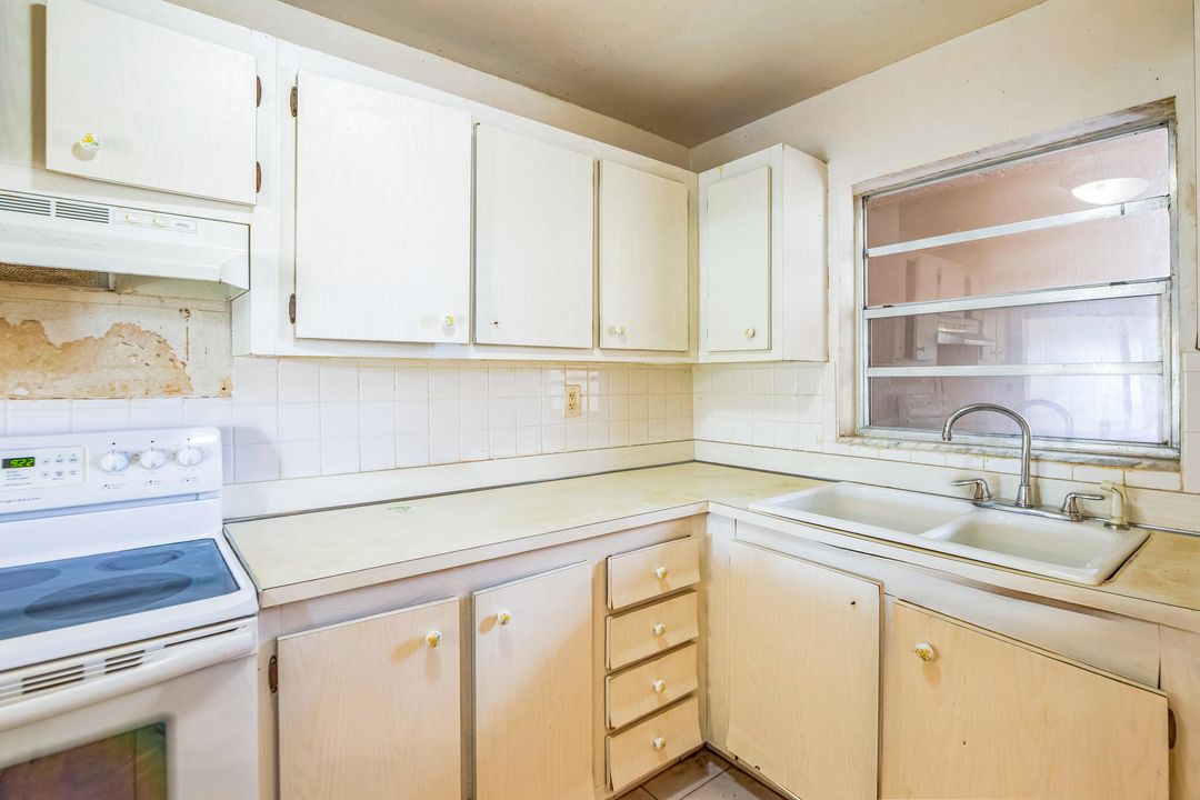 Active With Contract: $149,900 (2 beds, 2 baths, 1000 Square Feet)