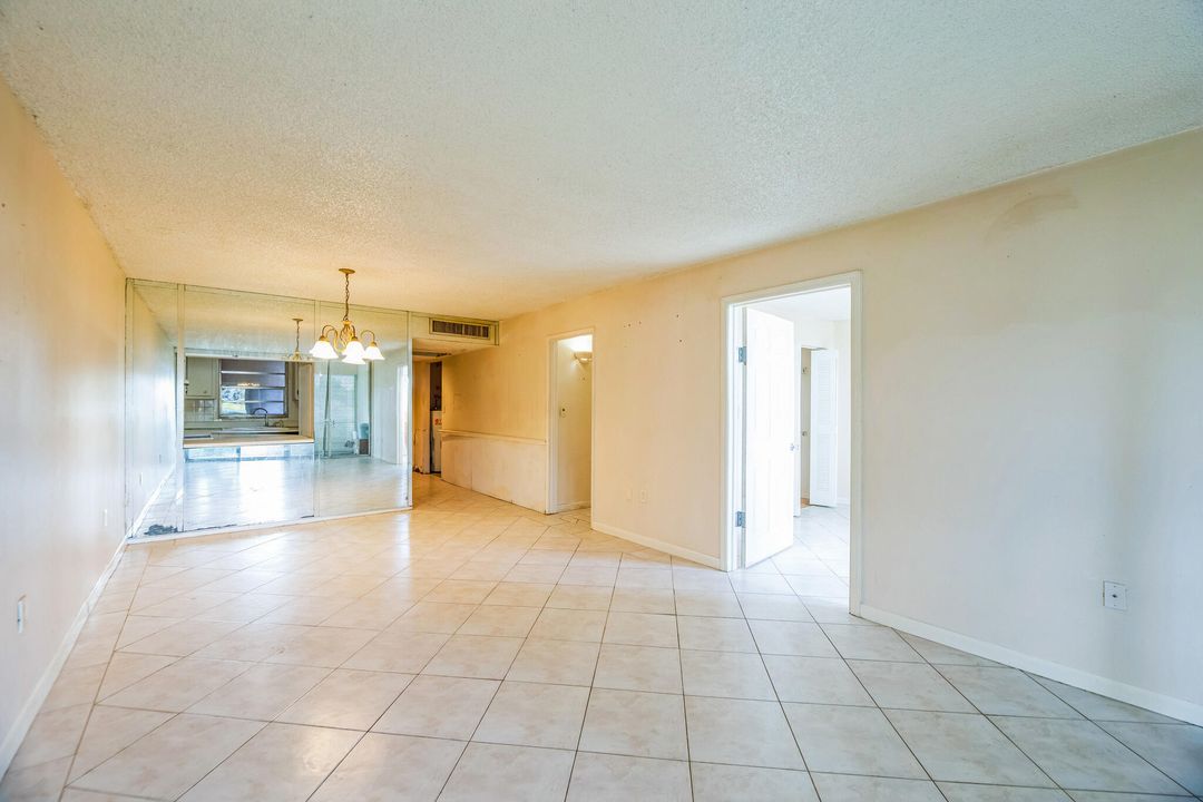 Active With Contract: $149,900 (2 beds, 2 baths, 1000 Square Feet)