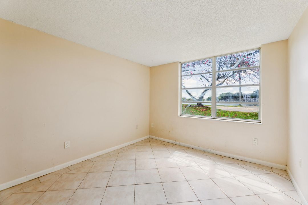 Active With Contract: $149,900 (2 beds, 2 baths, 1000 Square Feet)