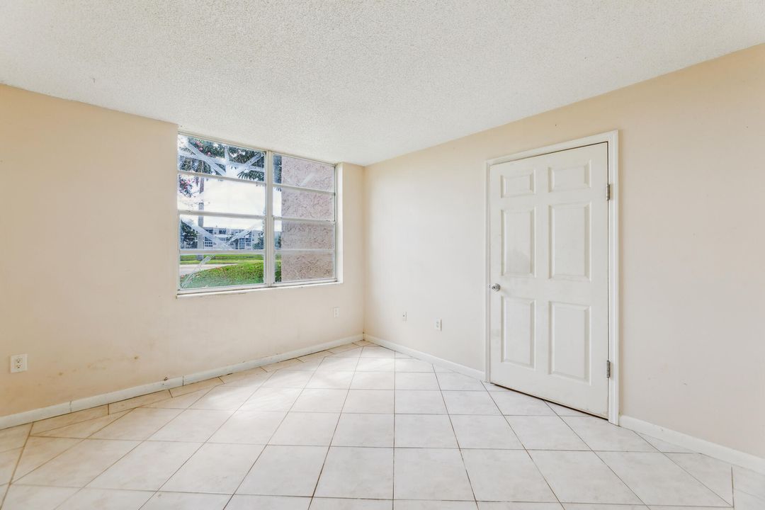 Active With Contract: $149,900 (2 beds, 2 baths, 1000 Square Feet)