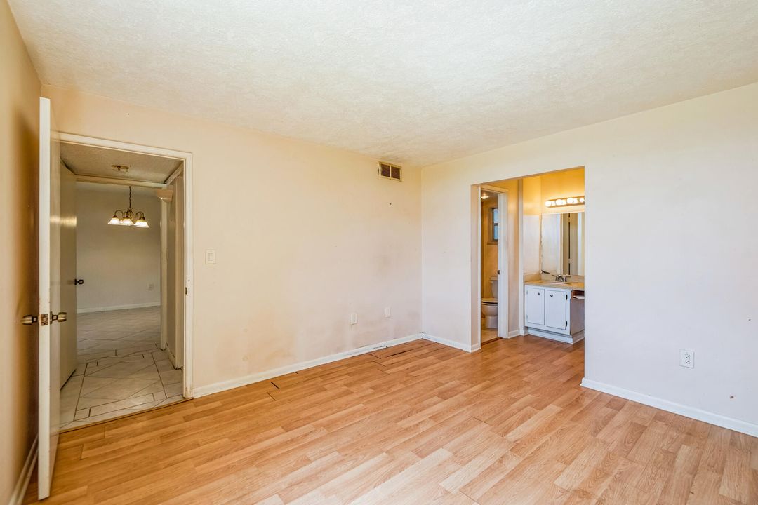 Active With Contract: $149,900 (2 beds, 2 baths, 1000 Square Feet)