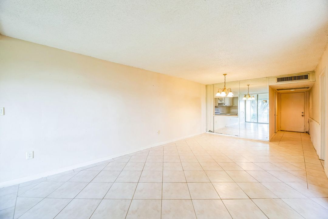 Active With Contract: $149,900 (2 beds, 2 baths, 1000 Square Feet)