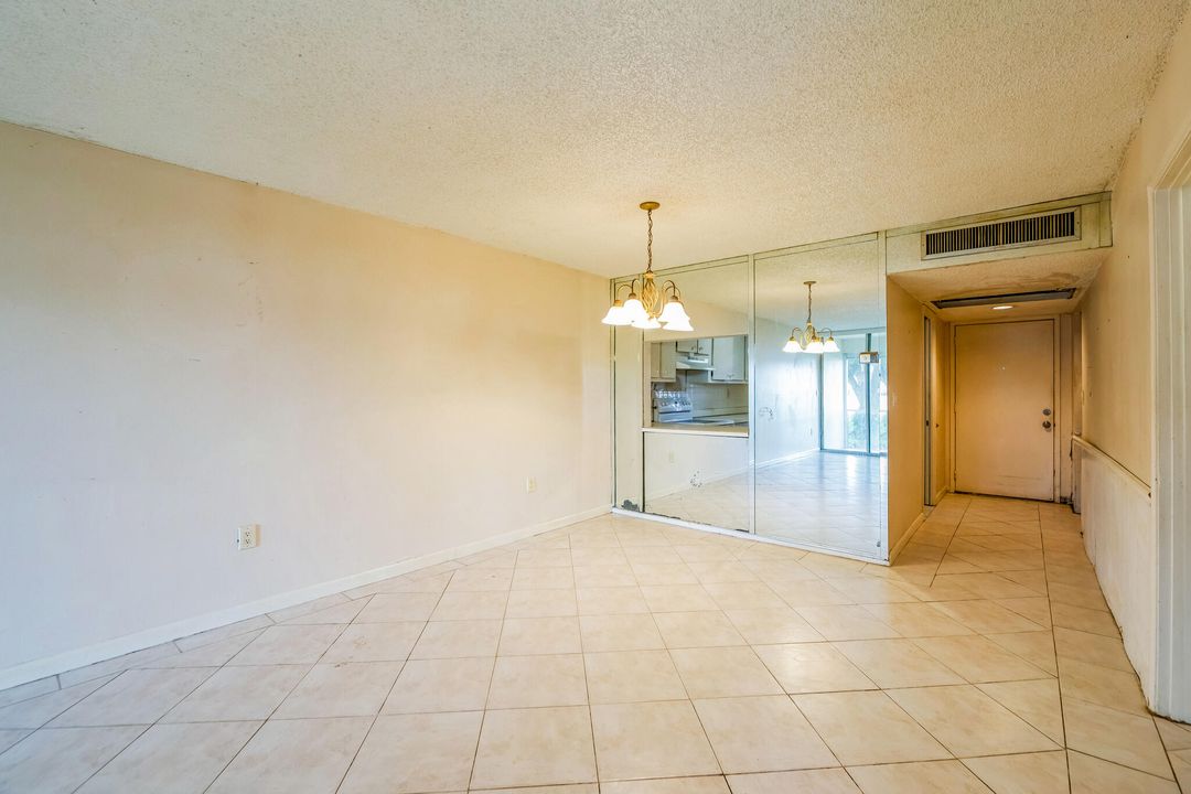 Active With Contract: $149,900 (2 beds, 2 baths, 1000 Square Feet)