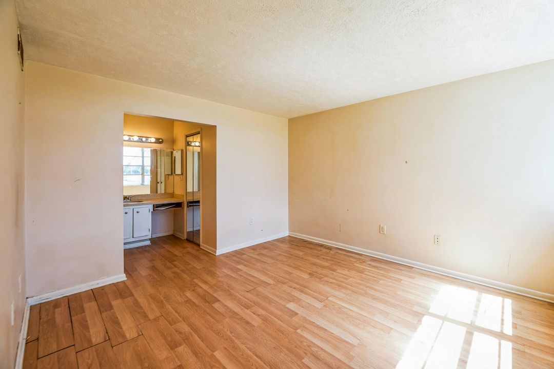 Active With Contract: $149,900 (2 beds, 2 baths, 1000 Square Feet)