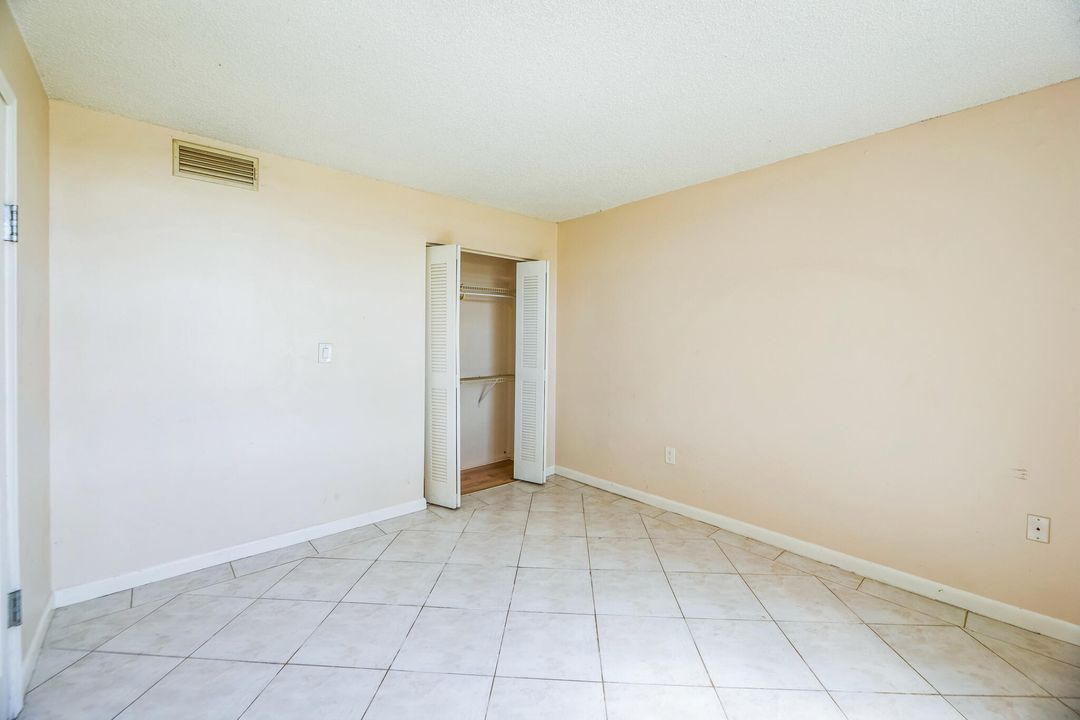 Active With Contract: $149,900 (2 beds, 2 baths, 1000 Square Feet)
