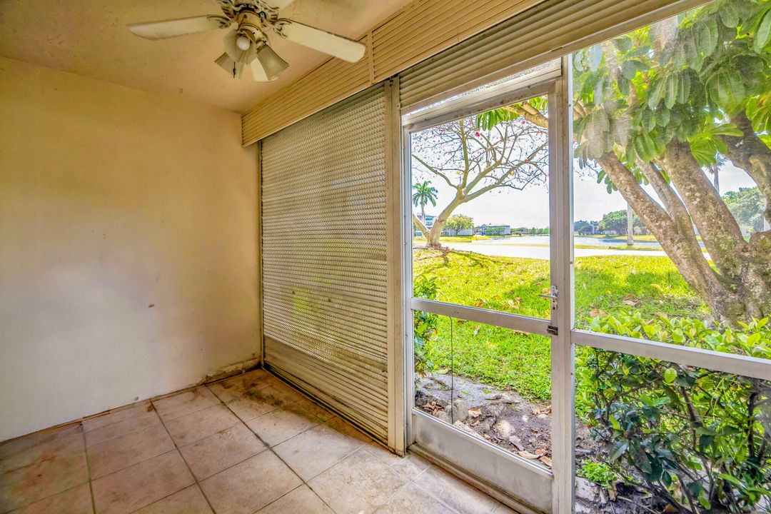 Active With Contract: $149,900 (2 beds, 2 baths, 1000 Square Feet)