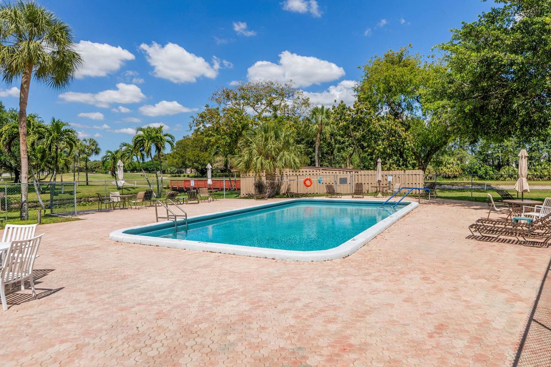 Active With Contract: $149,900 (2 beds, 2 baths, 1000 Square Feet)