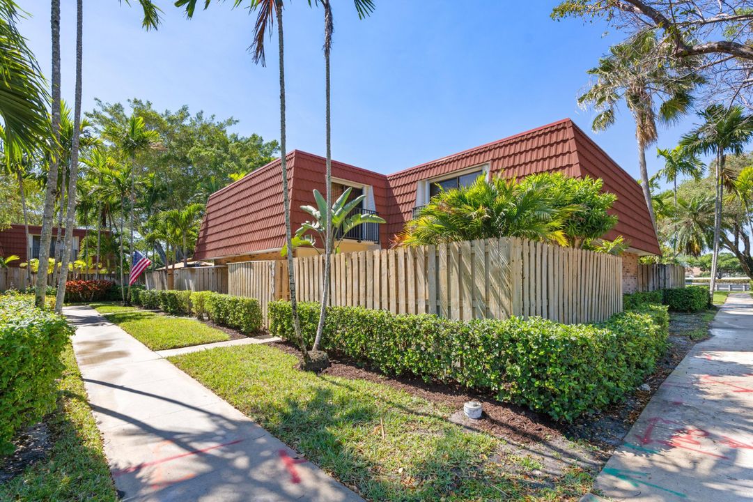 Recently Sold: $369,000 (2 beds, 2 baths, 1372 Square Feet)