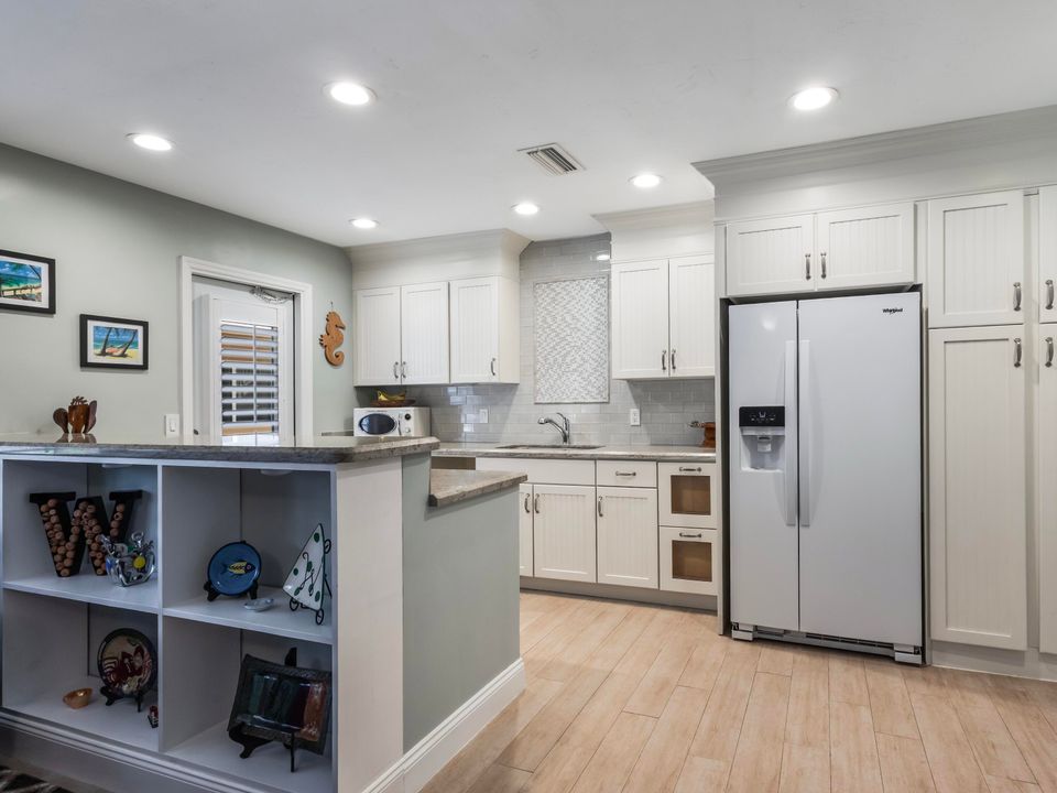 Под контрактом: $219,900 (1 спален, 1 ванн, 678 Квадратных фут)