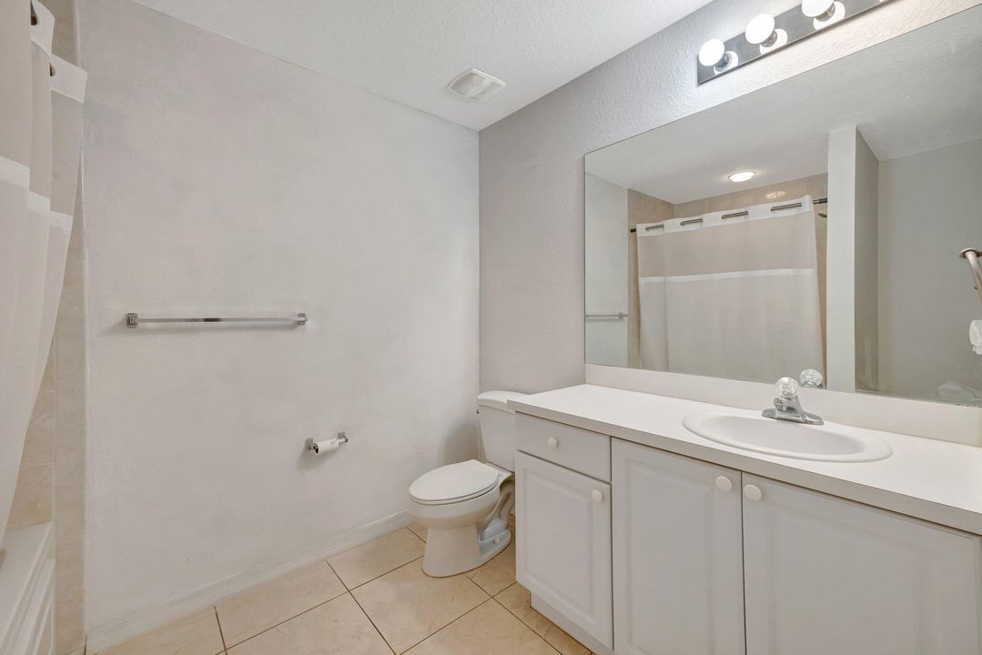 Под контрактом: $212,200 (2 спален, 2 ванн, 1230 Квадратных фут)