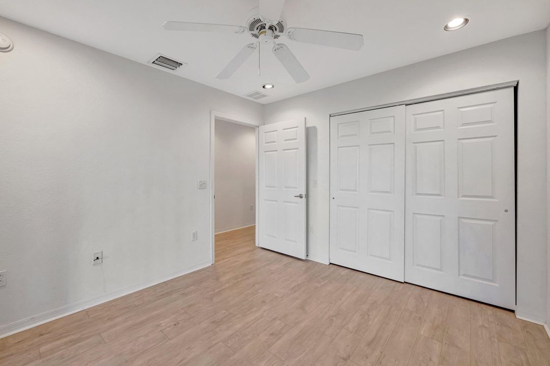 Под контрактом: $212,200 (2 спален, 2 ванн, 1230 Квадратных фут)