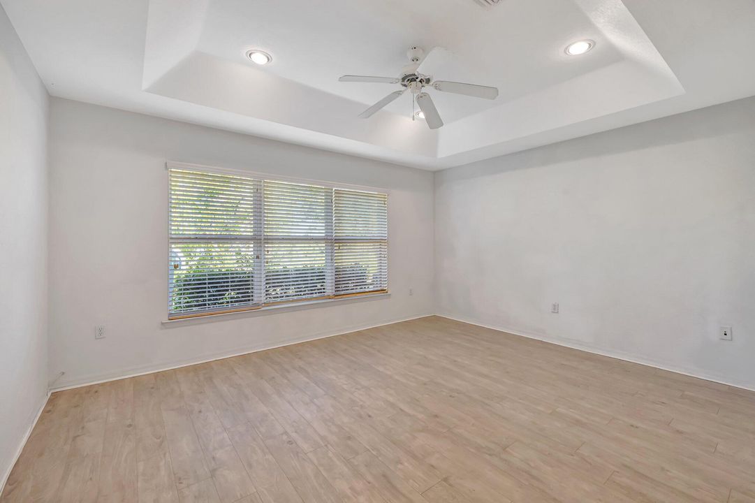 Под контрактом: $212,200 (2 спален, 2 ванн, 1230 Квадратных фут)