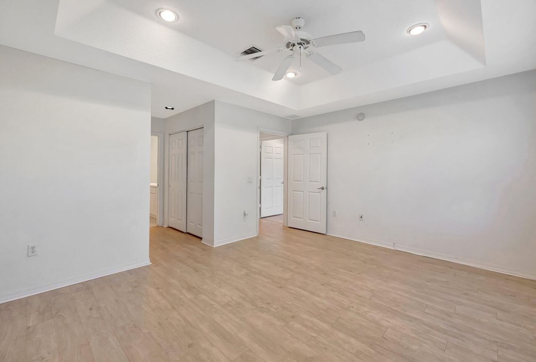 Под контрактом: $212,200 (2 спален, 2 ванн, 1230 Квадратных фут)