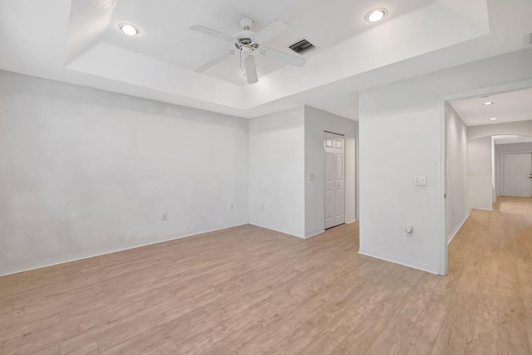 Под контрактом: $212,200 (2 спален, 2 ванн, 1230 Квадратных фут)