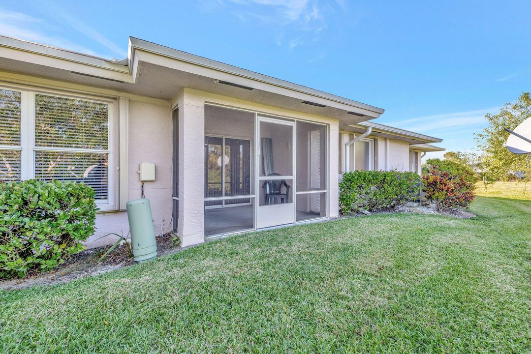 Под контрактом: $212,200 (2 спален, 2 ванн, 1230 Квадратных фут)