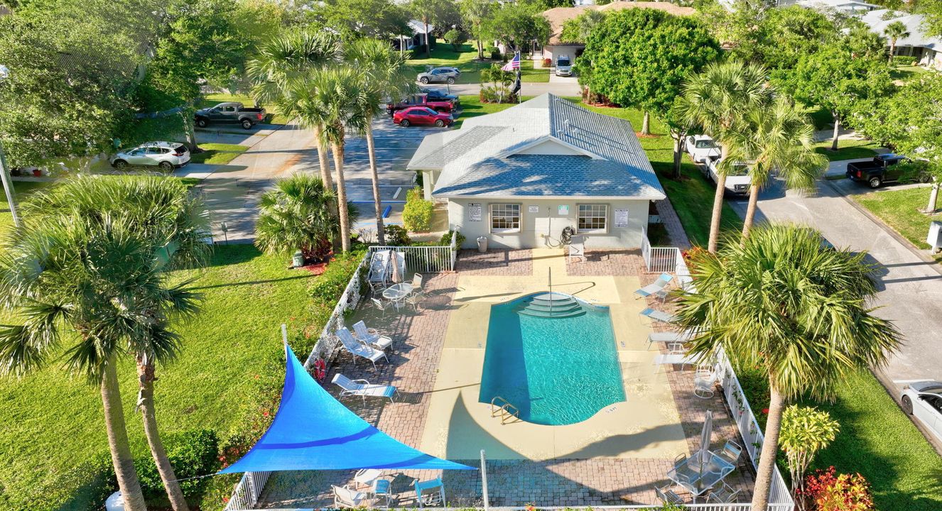 Под контрактом: $212,200 (2 спален, 2 ванн, 1230 Квадратных фут)