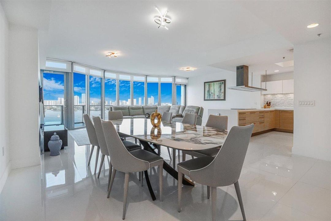 Recently Sold: $1,499,000 (2 beds, 2 baths, 1828 Square Feet)