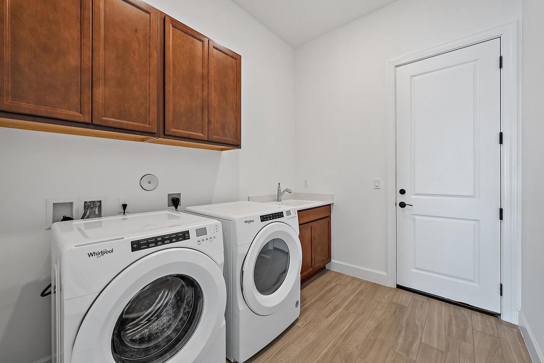 For Sale: $1,099,000 (4 beds, 3 baths, 2951 Square Feet)